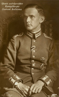 Leutnant Hartmut Baldamus. Gustav Liersch and Co 7754/Sanke 390. Glue mark around reverse edge.